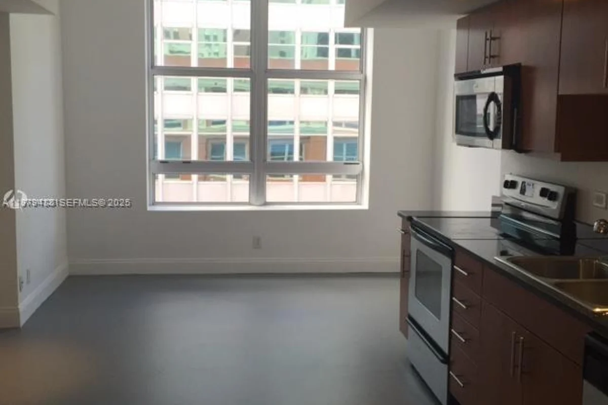 111 E Flagler St #1003, Miami: photo 1 of 11