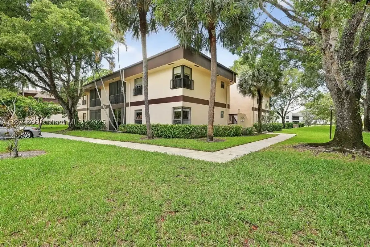 2652 N Carambola Cir #1738, Coconut Creek: photo 1 of 24