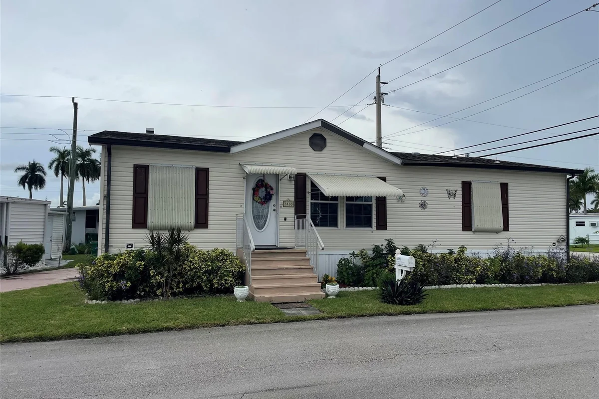 8580 SW 17th St, Davie: photo 1 of 17