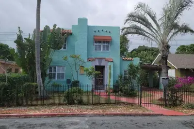 121 S B St, Lake Worth Beach: photo 1 of 30