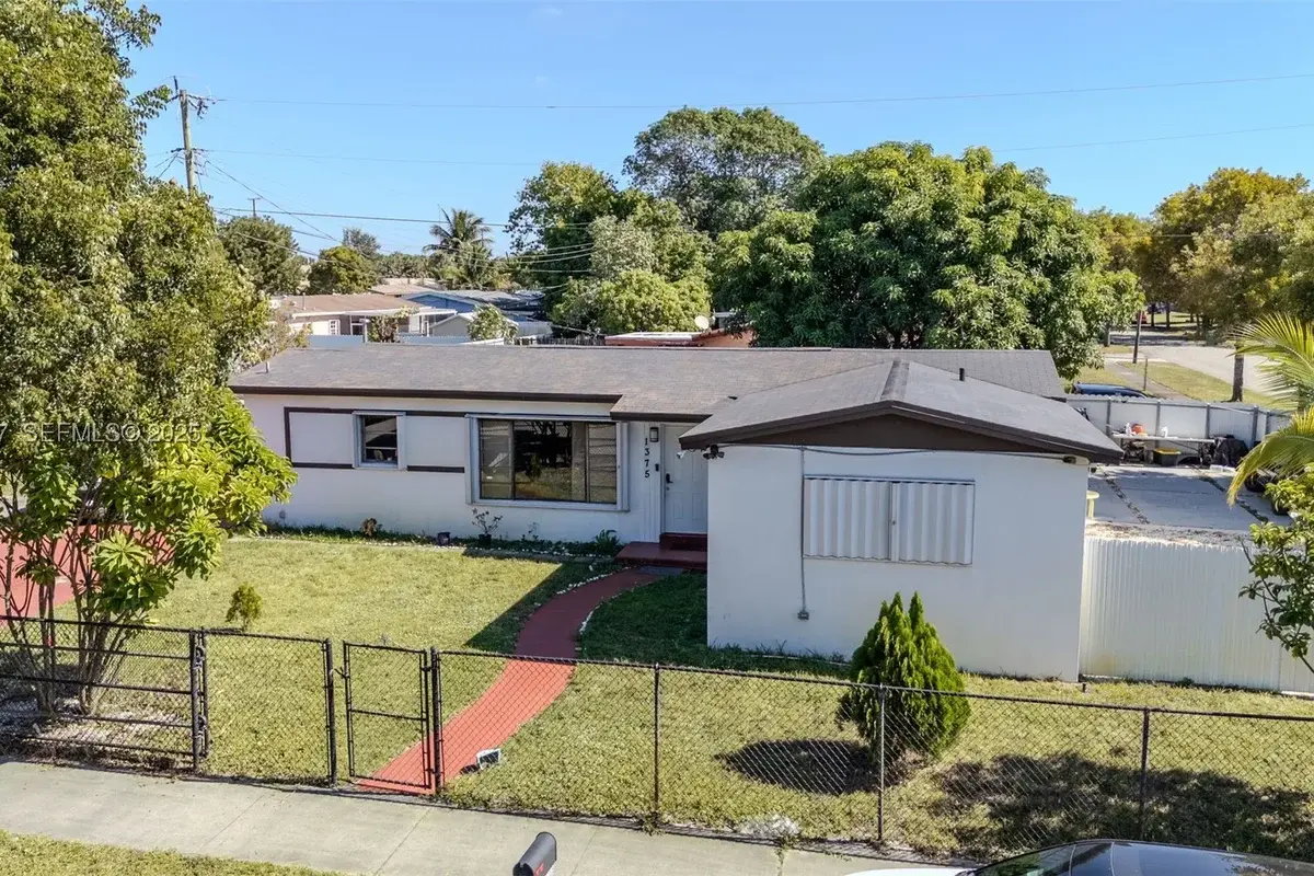 1375 NW 181st St, Miami Gardens: photo 1 of 37