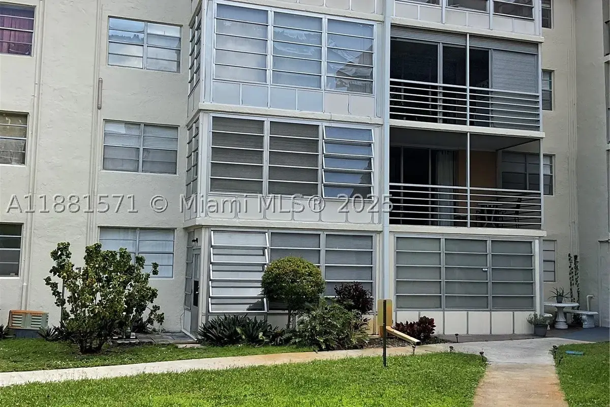 3001 NW 48th Ave #440, Lauderdale Lakes: photo 1 of 50