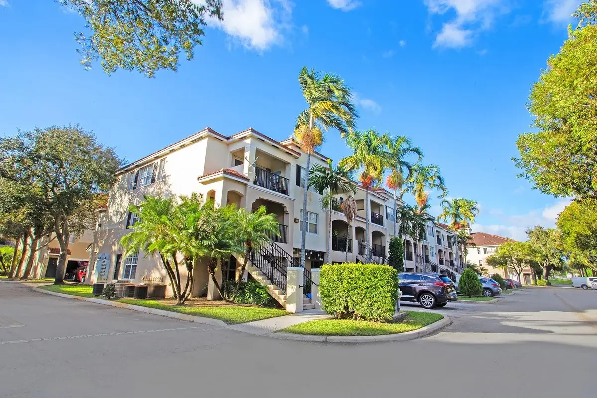 5860 W Sample Rd #204, Coral Springs: photo 1 of 36