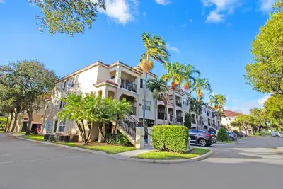5860 W Sample Rd #204, Coral Springs: photo 1 of 36