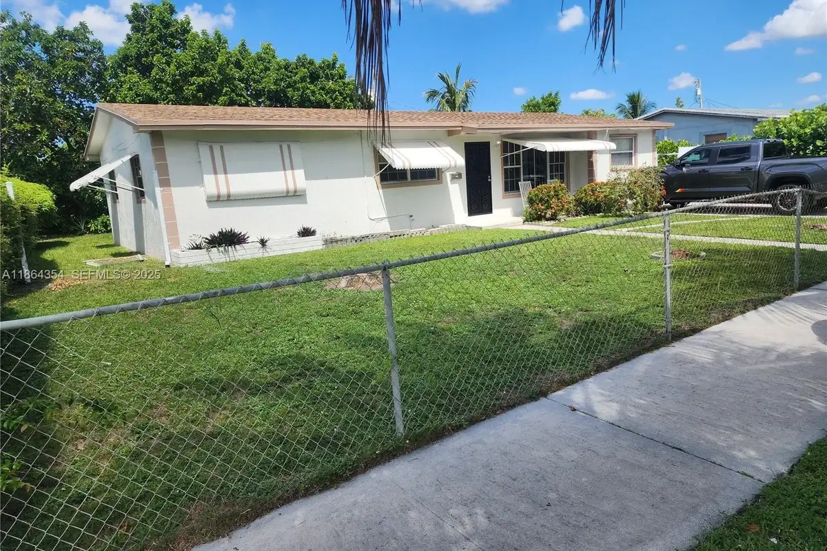 17200 NW 11th Ave, Miami Gardens: photo 1 of 8
