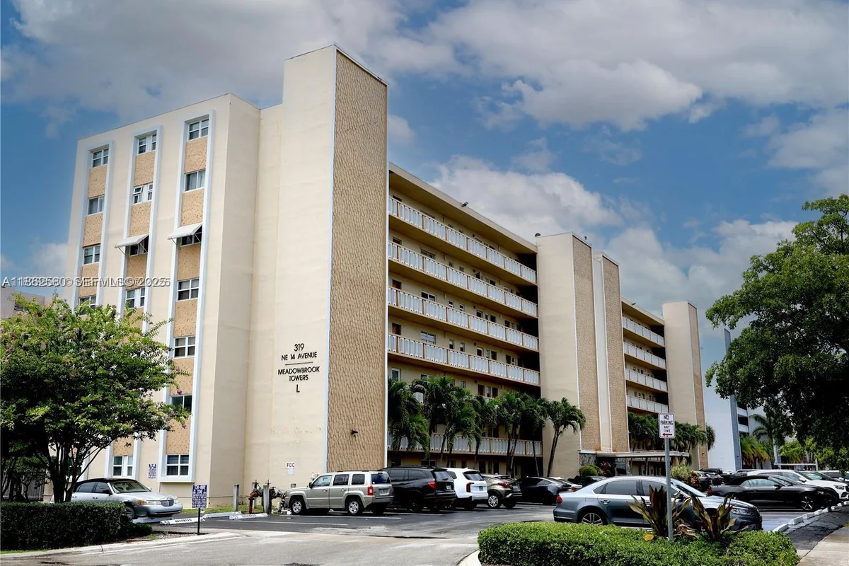 319 NE 14th Ave #505, Hallandale Beach: photo 1 of 16