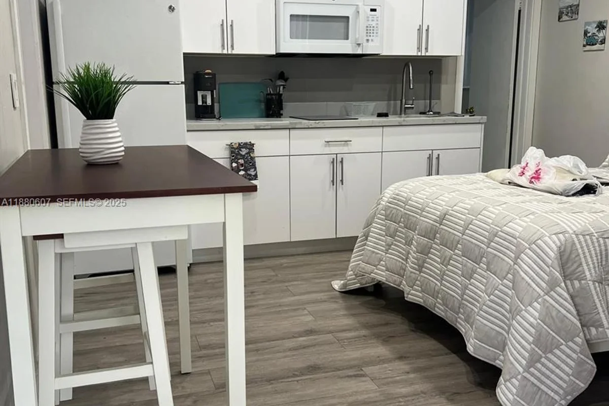 222 SW 8th St #C, Dania Beach: photo 1 of 10