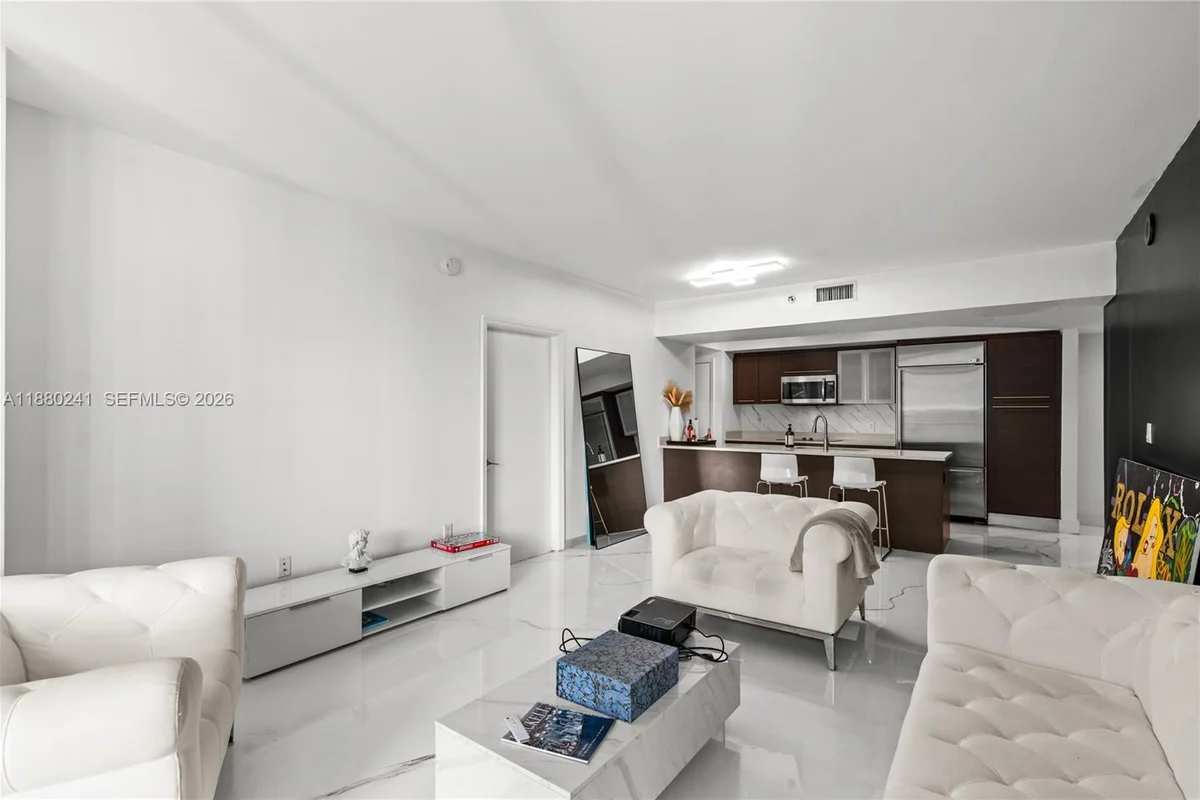 55 SE 6th St #1203, Miami: photo 1 of 15