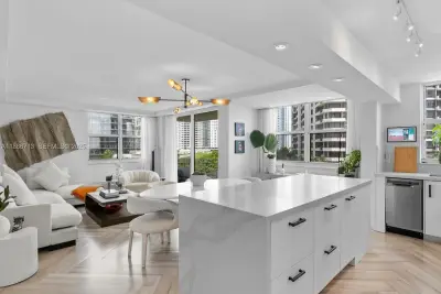 770 Claughton Island Dr #701, Miami: photo 1 of 37