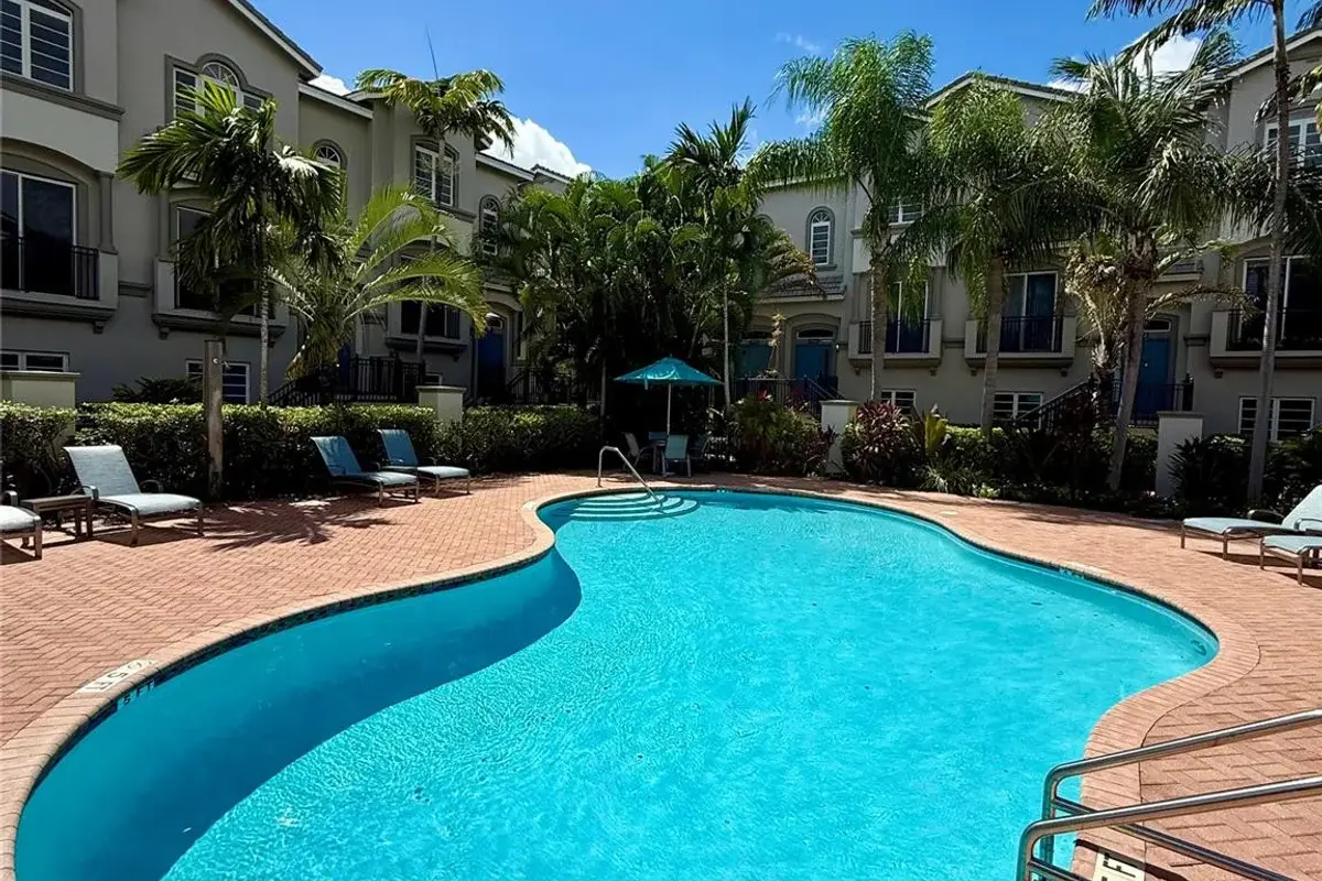 1951 Coral Heights Blvd #402, Oakland Park: photo 1 of 19