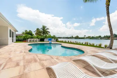 21230 NE 25th Ct, Miami: photo 1 of 56
