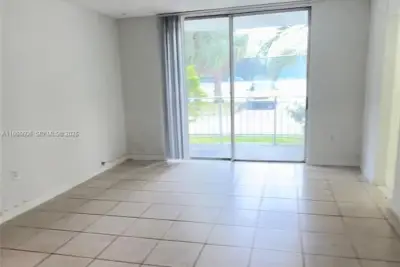498 NW 165th St Rd #D-101, Miami: photo 1 of 8