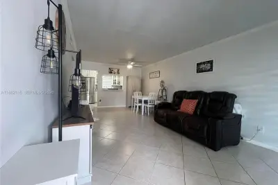 5387 SW 40th Ave #103, Dania Beach: photo 1 of 28