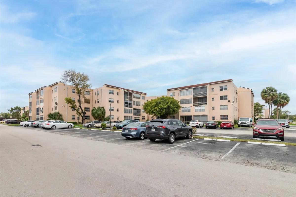 2840 Somerset Dr #403, Lauderdale Lakes: photo 1 of 31