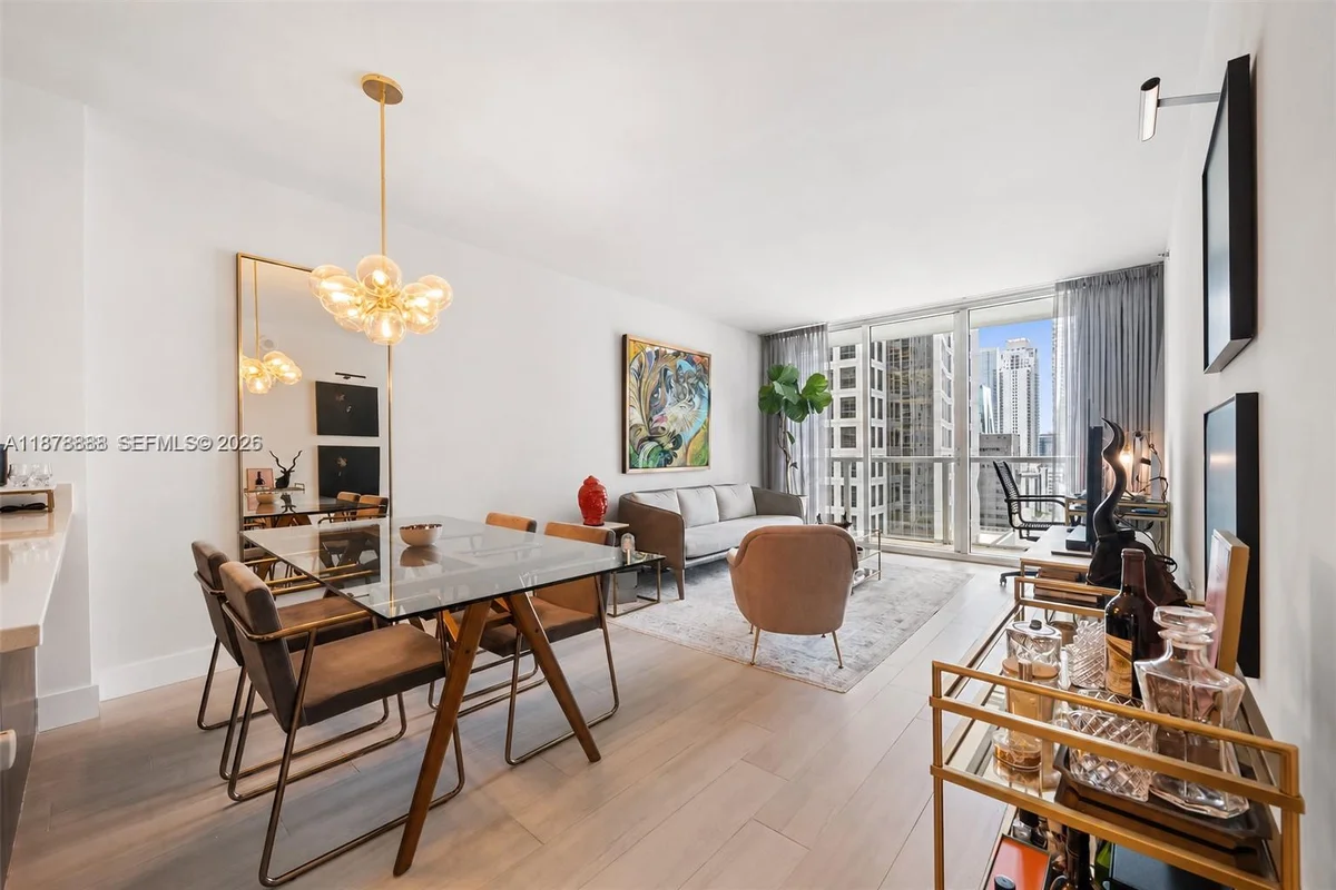 55 SE 6th St #1908, Miami: photo 1 of 34