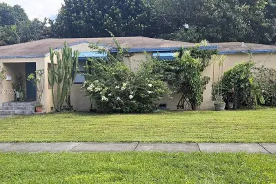 243 NW 62nd Ct, Miami: photo 1 of 19