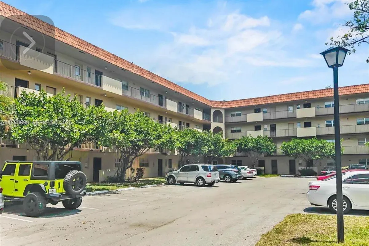 Condo in Lauderhill: photo 1 of 36