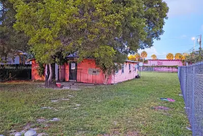 6233 NW 22nd Ct, Miami: photo 1 of 3