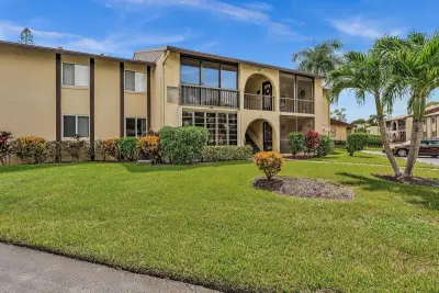 342 Pine Ridge Cir #D-2, Greenacres: photo 1 of 46