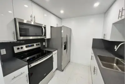 200 SW 132nd Way #203L, Pembroke Pines: photo 1 of 8