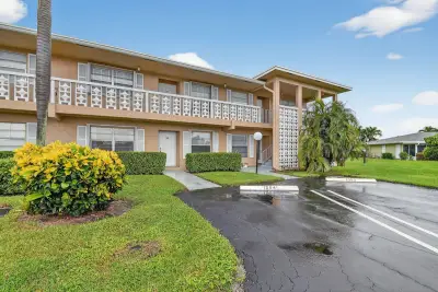 2411 Papaya Dr #103, Delray Beach: photo 1 of 23