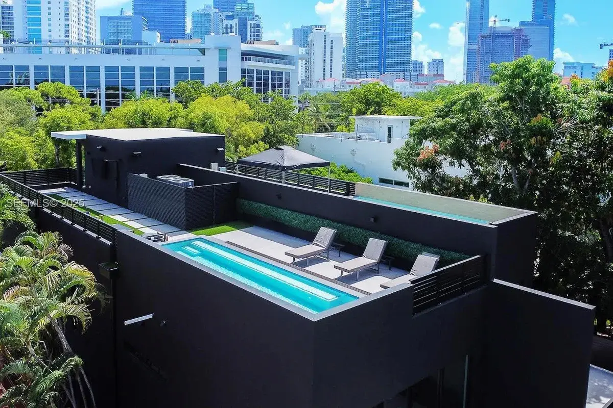 420 SW 15th Rd, Miami: photo 1 of 99