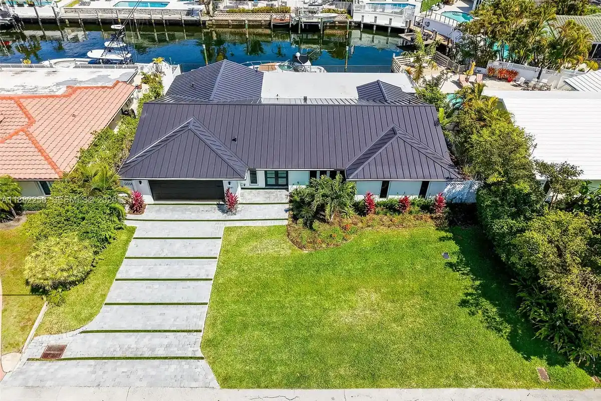 3341 NE 38th St, Fort Lauderdale: photo 1 of 42