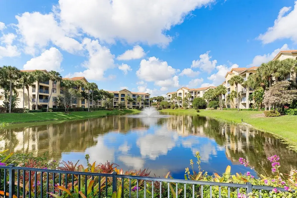 700 Uno Lago Dr #303, Juno Beach: photo 1 of 17