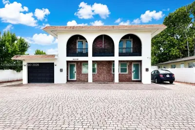 2270 SW 46th Ct, Dania Beach: photo 1 of 49