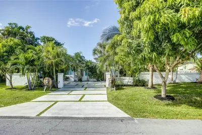 2601 NE 11th Ct, Fort Lauderdale: photo 1 of 68