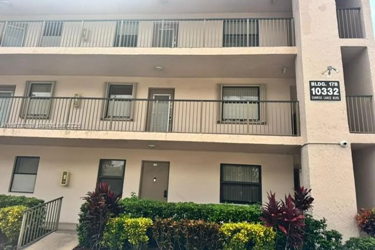 10332 Sunrise Lakes Blvd #106, Sunrise: photo 1 of 32