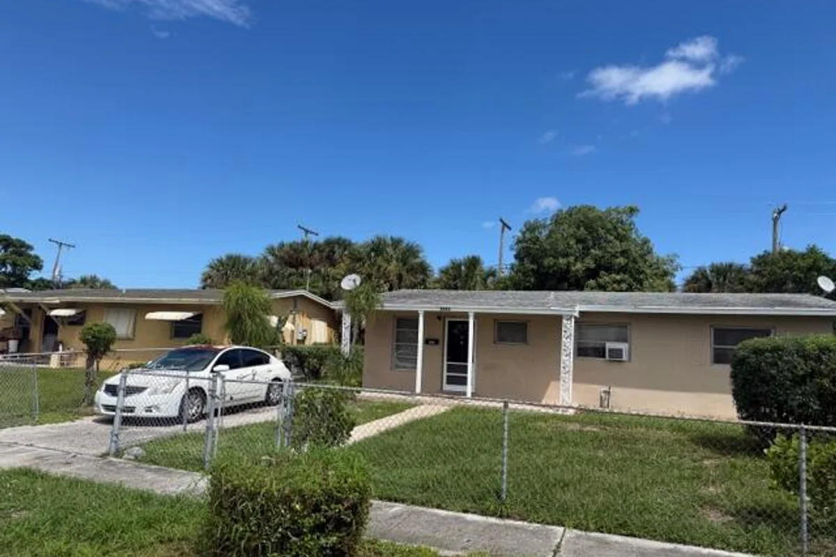 1441 8th St, West Palm Beach: photo 1 of 8