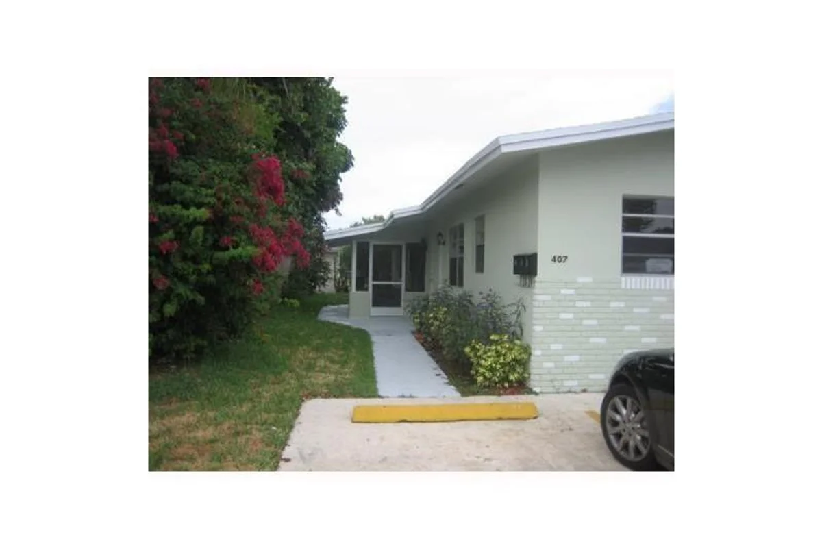 407 SE 3rd Ave #B, Hallandale Beach: photo 1 of 10