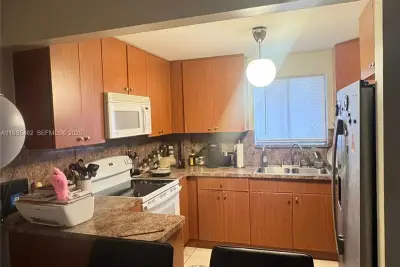 6900 SW 39th St #106J, Davie: photo 1 of 9