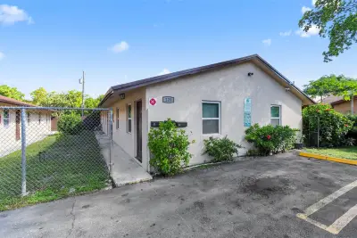 225 NW 12th Ct, Pompano Beach: photo 1 of 24