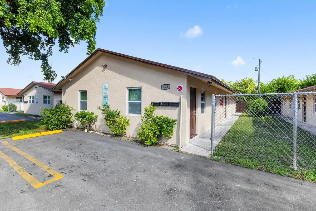 229 NW 12th Ct, Pompano Beach: photo 1 of 26