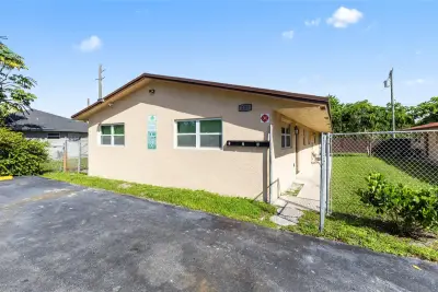 237 NW 12th Ct, Pompano Beach: photo 1 of 23