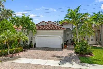 4122 NE 22nd St, Homestead: photo 1 of 51