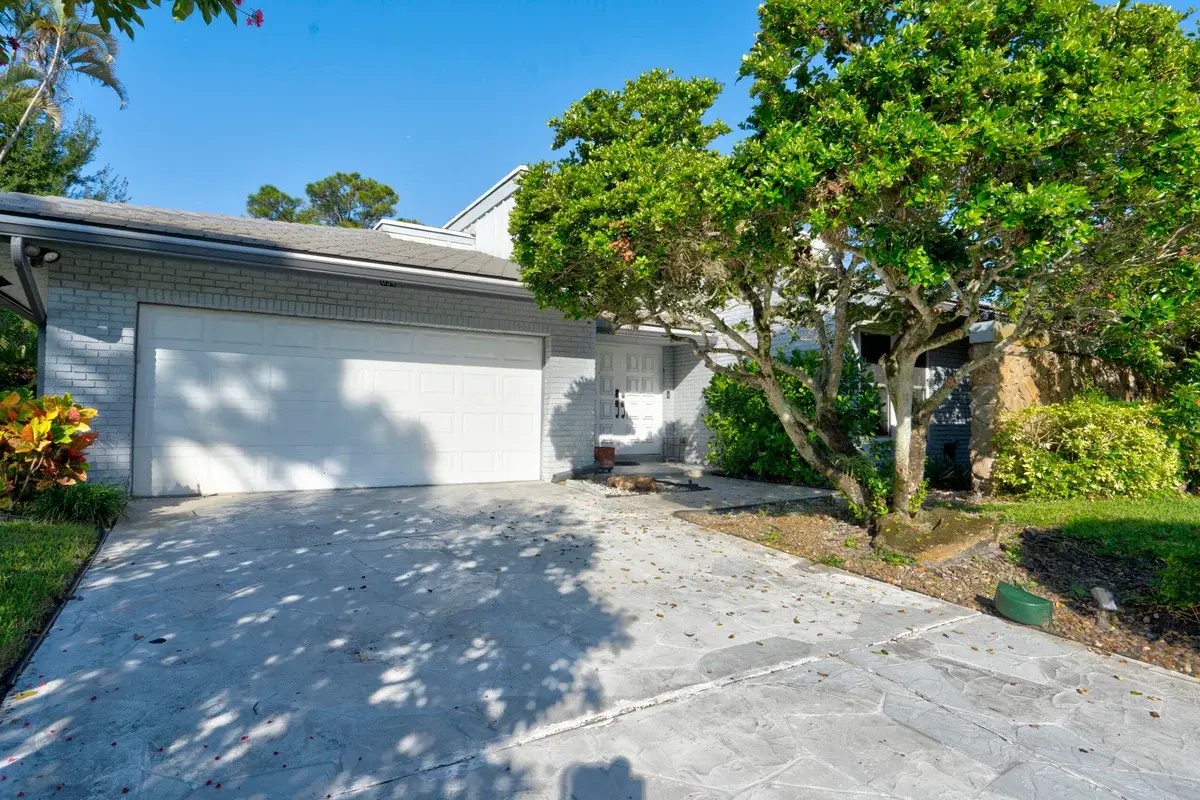 634 W Lakewoode Cir, Delray Beach: photo 1 of 59