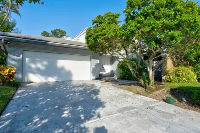 634 W Lakewoode Cir, Delray Beach: photo 1 of 59