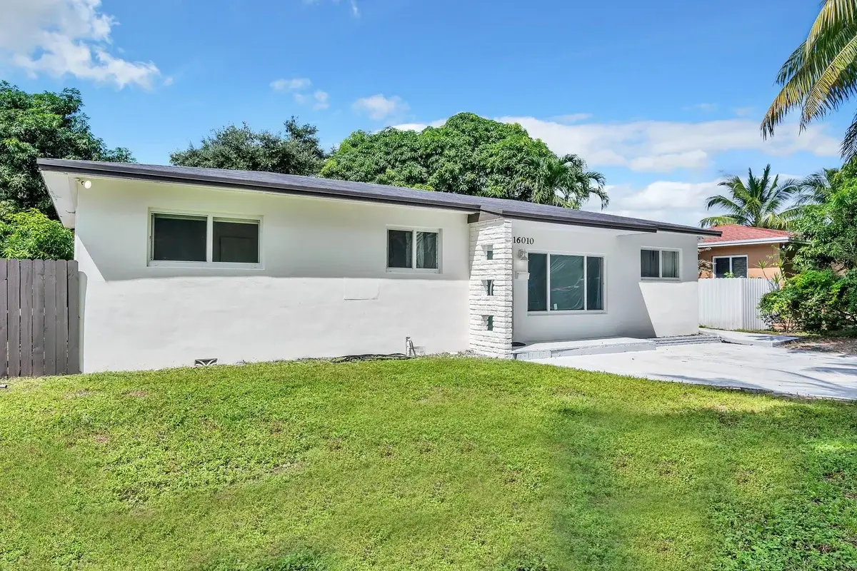 16010 NE 5th Ave, Miami: photo 1 of 59