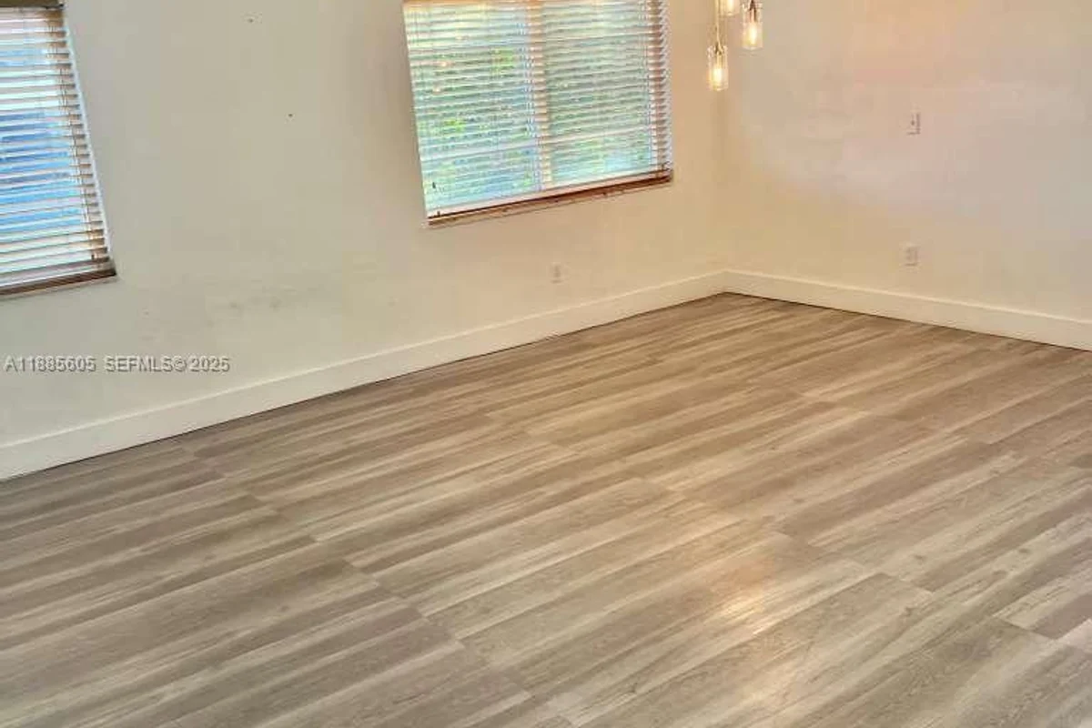 1300 W 53rd St #18, Hialeah: photo 1 of 17