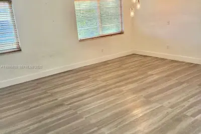 1300 W 53rd St #18, Hialeah: photo 1 of 17
