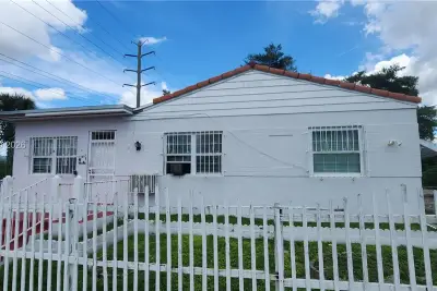 405 NW 64th St, Miami: photo 1 of 49