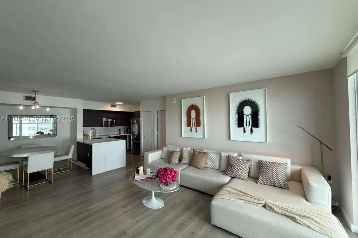 1155 Brickell Bay Dr #1408, Miami: photo 1 of 11