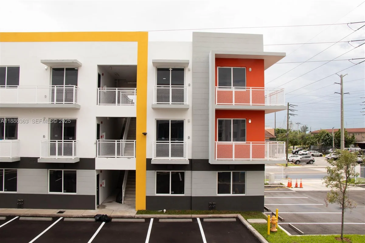 1455 W 29th St #102, Hialeah: photo 1 of 19