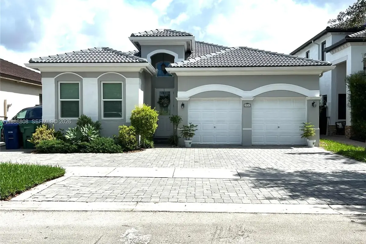 18247 NW 88th Pl, Hialeah: photo 1 of 45
