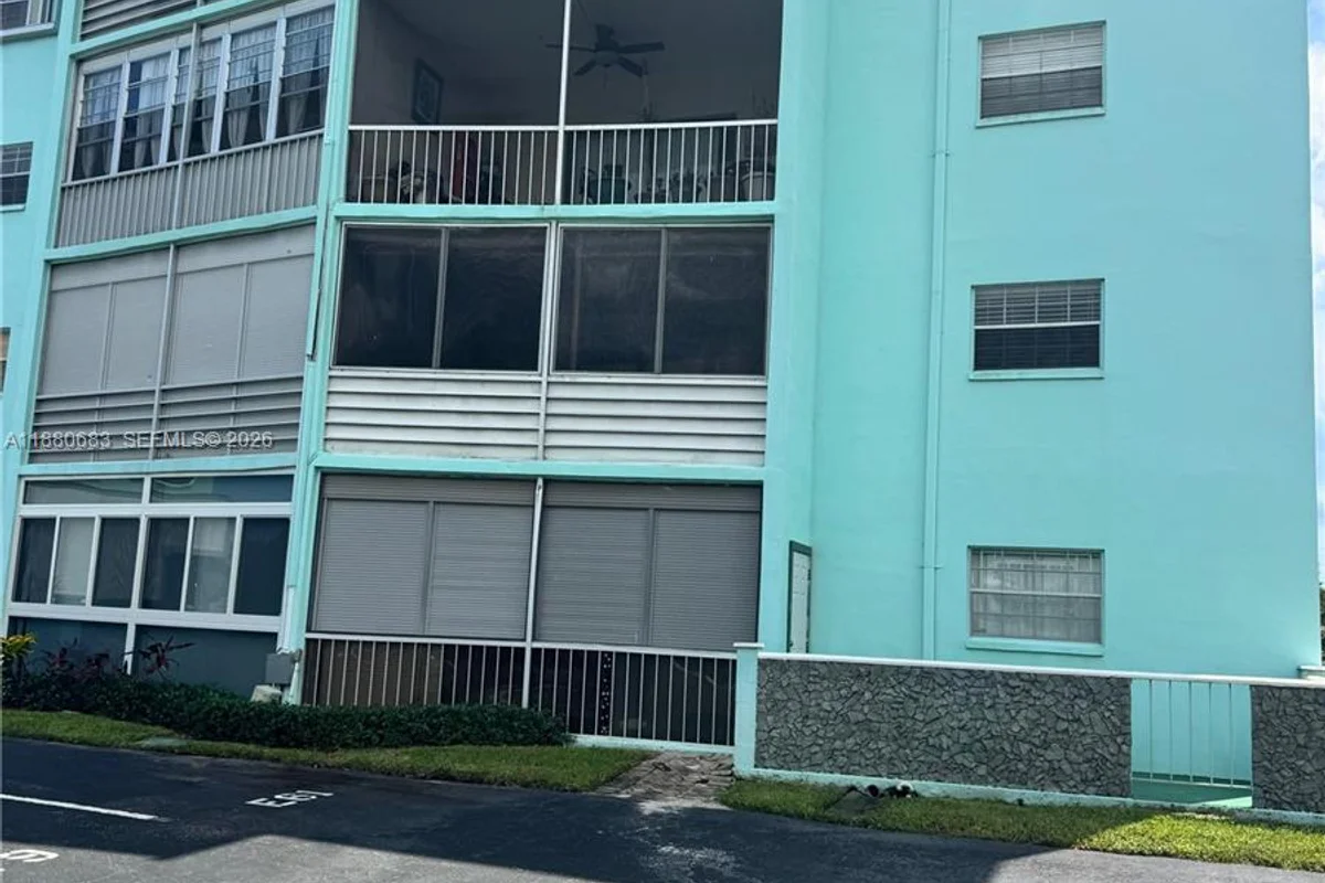 4141 NW 44th Ave #117, Lauderdale Lakes: photo 1 of 10