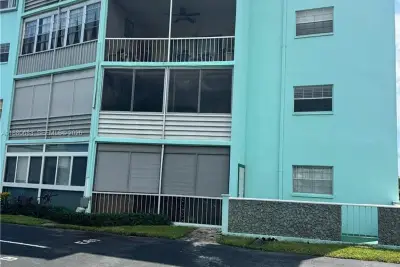 4141 NW 44th Ave #117, Lauderdale Lakes: photo 1 of 10