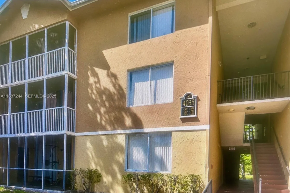 Condo in Pompano Beach: photo 1 of 8
